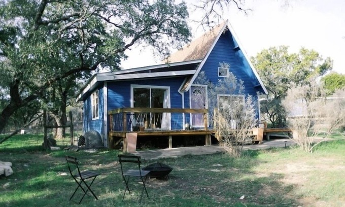 San Marcos Bed & Breakfast | Budget-Friendly Mosaic On The Hill with Family Amenities