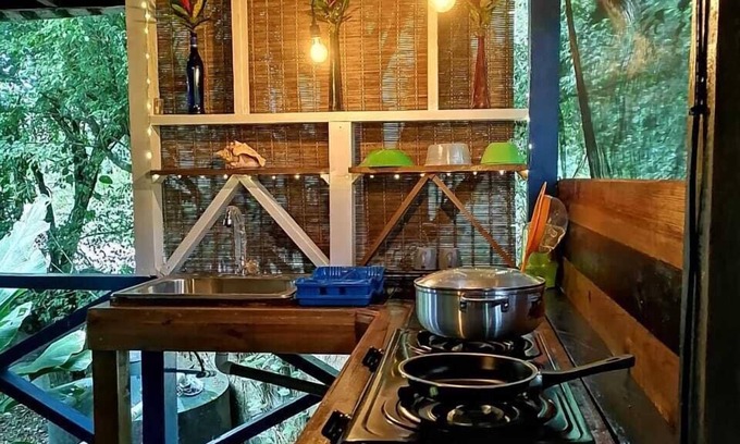 Bocas del Toro Hotel | Cozy Mosana Reef Garden B&B with Spa and Family Amenities