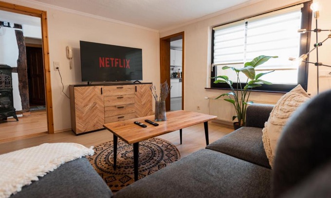 Ediger House | Inviting Ediger-Eller Getaway with Netflix & Family Amenities