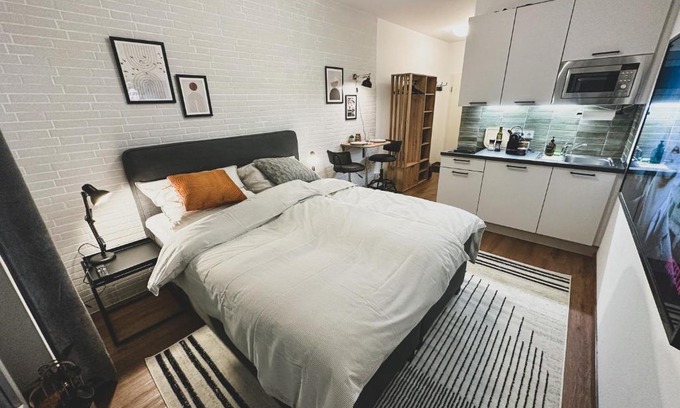 Trier Ost Apartment | Contemporary Apartment Near Kaiserthermen - Family Friendly