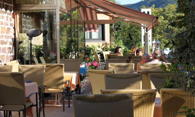Ediger Hotel | Cozy Getaway at Moselromantik Hotel Zum Löwen, Rated 9/10