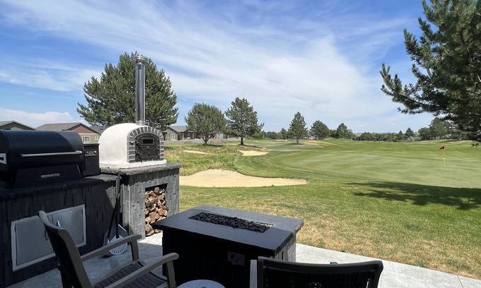 Stratford House | Relax at Moses Lake Golf Retreat near Scenic Links Course