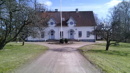 Emmaboda House | Discover Moshults Vandrarhem: Pet-Friendly Retreat Awaits