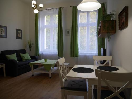 Karlovy Vary Apartment | Discover Moskevská 40: Family-Friendly & Guest Rated 9.6