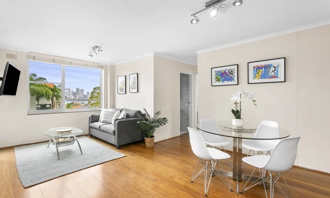 Mosman Apartment | Modern Mosman 2-Bedroom Suite with Parking & Breakfast