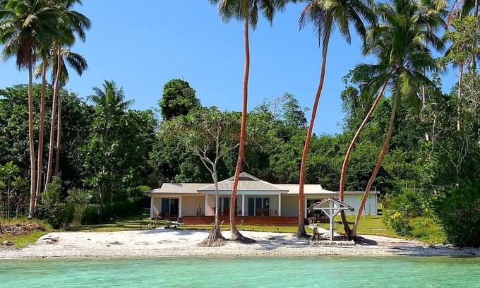 Moso Island House | Beachfront Moso Island Retreat with Private Pool & Ocean Views