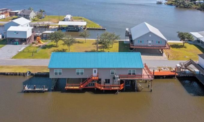 Sulphur House | Ideal Moss Lake Retreat: Family-Friendly with Kitchen Access