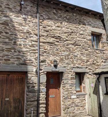 Newland Near Ulverston House | Family-Friendly Retreat at Moss Tarn with 9/10 Guest Score