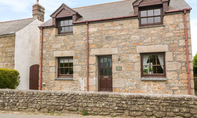 St. Buryan Cottage | Charming MOSSLEY COTTAGE: Pet-Friendly Retreat in St Buryan