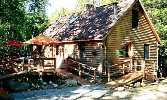 Boothbay Cabin | Cozy Mossy Glen Lodge: Log Cabin by brook with hammock