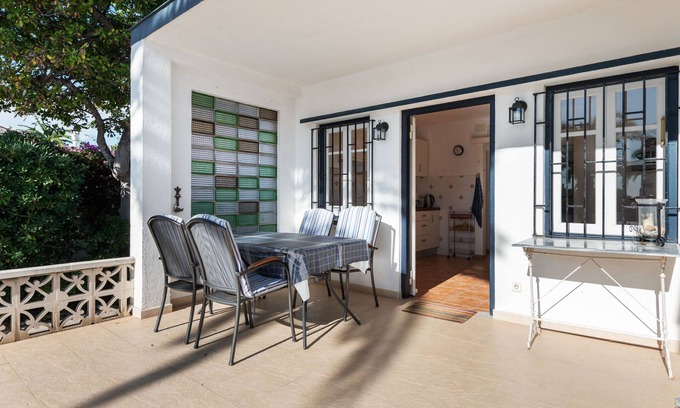 Vinaros House | Oceanfront Escape at Belvilla by OYO Casa Myjoli