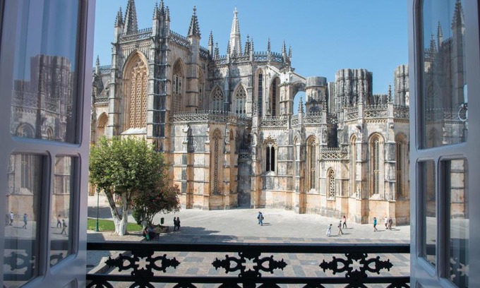 Batalha Apartment | Scenic Mosteiro View: Perfect Spot for Family Getaways