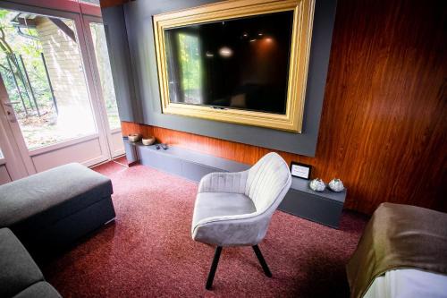 Dunaujvaros Apartment | Family-Friendly Motel 1 with Exceptional Guest Ratings