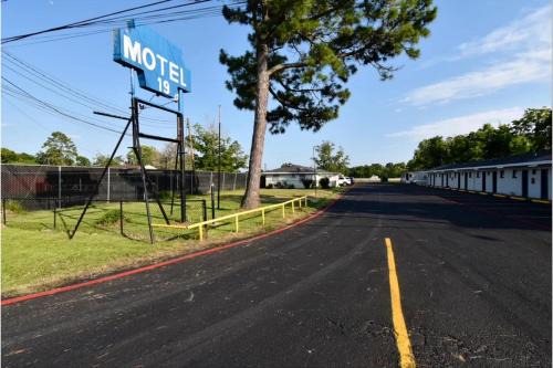 Baytown Hotel | Motel 19 By Capital O Baytown I-10