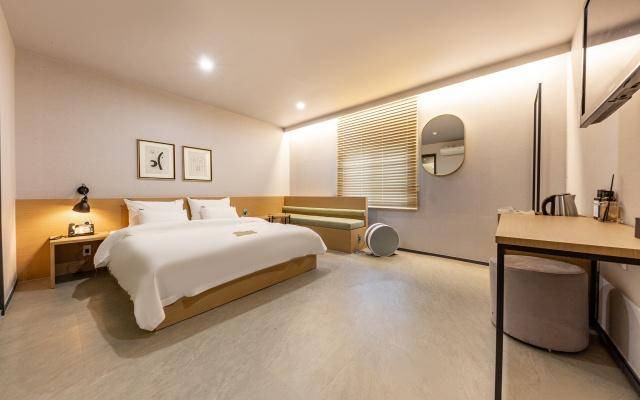 Chorye Hotel | Budget-Friendly Motel for 3 Guests with Great Reviews