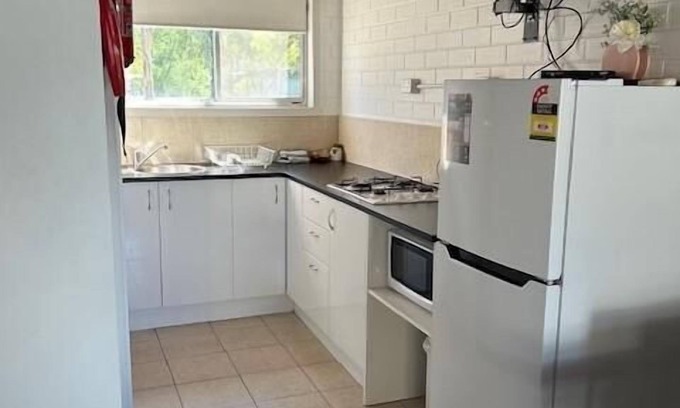 Thornton Apartment | Family-Friendly MOTEL 4T: Cozy Queen Bed & Kitchenette