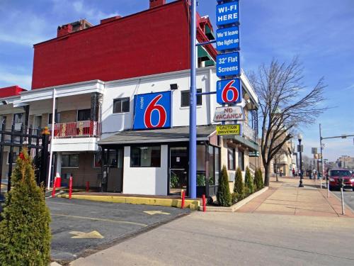 Downtown Baltimore Hotel | Budget-Friendly Motel 6 in Baltimore, MD - Pet Friendly Stay