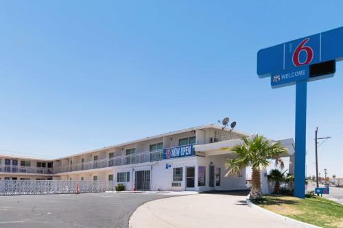 Barstow Hotel | Relax at Motel 6-Barstow, CA - Route 66 with Pets Welcome
