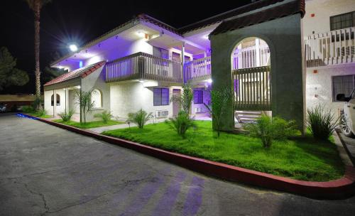 Barstow Hotel | Affordable Motel 6 in Barstow, CA - Pet Friendly & Pool