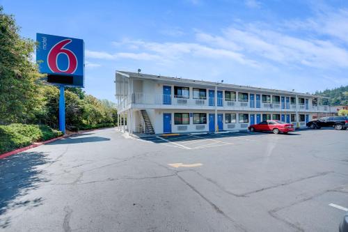 Sehome Hotel | Pet-Friendly Comfort at Motel 6-Bellingham, WA