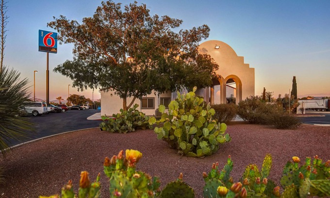 Pomerene Hotel | Comfortable Stay at Motel 6 Benson, AZ with Pool & Breakfast
