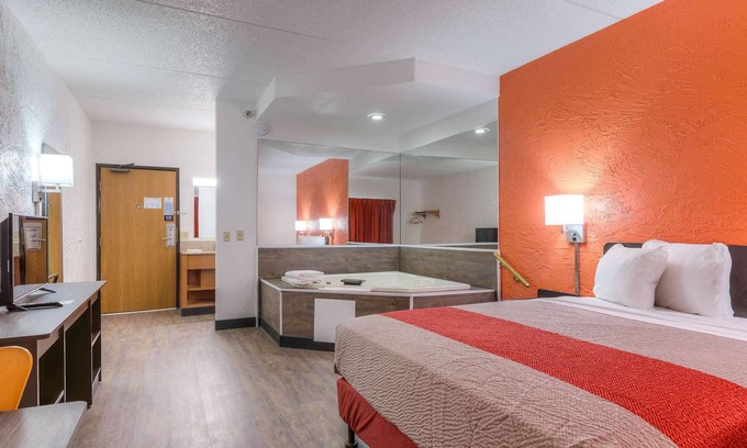 Bridgeview Hotel | Budget-Friendly Motel 6 with Breakfast & Accessibility in Bridgeview