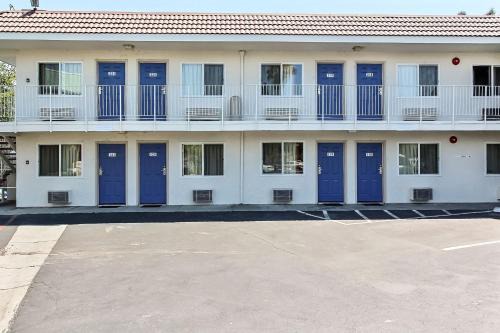 Campbell Hotel | Pet-Friendly Motel 6 in Campbell, CA - Rated 7.9/10