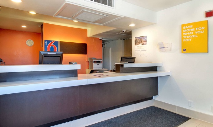 Capitol Heights Hotel | Comfortable Stay at Motel 6 Capitol Heights, MD