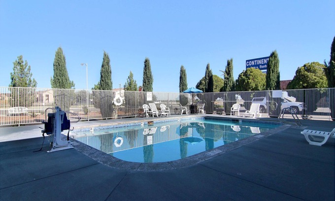 Carlsbad Hotel | Budget-Friendly Motel 6 Carlsbad with Pool and Breakfast