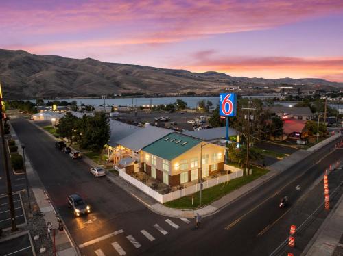 Clarkston Hotel | Relaxing Stay at Motel 6 Clarkston WA with Pool & Spa