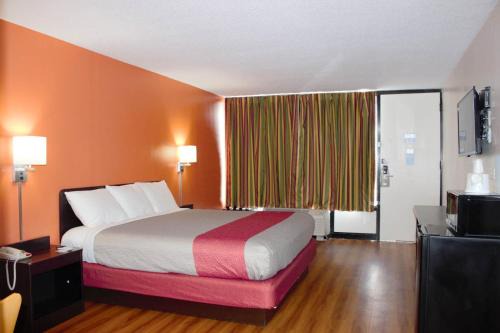Cleveland Hotel | Pet-Friendly Motel 6 in Cleveland, TN - Rated 7.8/10