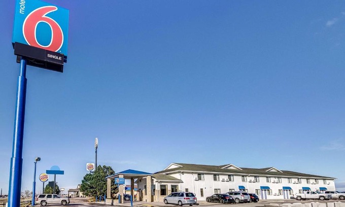 Colby Hotel | Pet-Friendly Motel 6 in Colby, KS - Budget-Savvy Stay