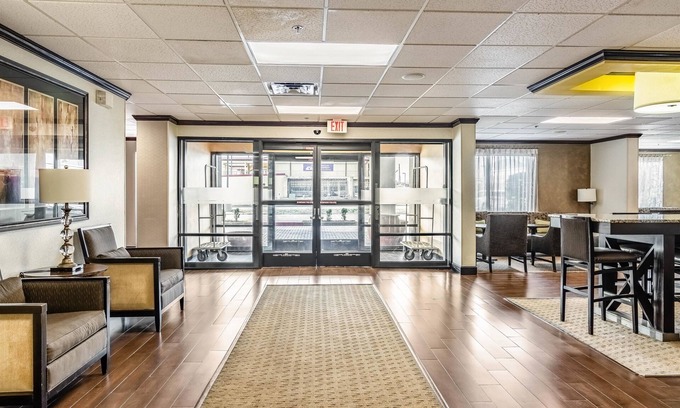 Conway Hotel | Cozy Motel 6 Conway, AR - Family-Friendly with Breakfast
