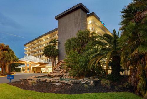 Cutler Bay Hotel | Comfortable Stay at Motel 6 Cutler Bay, FL - Pet Friendly!