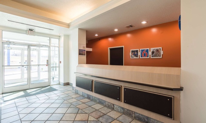 Dale Hotel | Budget-Friendly Motel 6 in Dale, IN with Breakfast Included