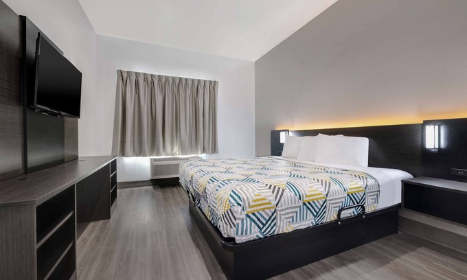Dallas Hotel | Convenient Motel 6 Dallas Near Methodist Charlton Medical Center