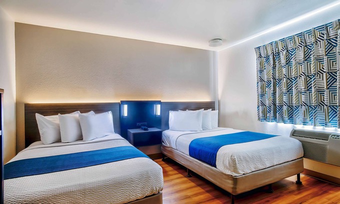 Duluth Hotel | Convenient Motel 6 Duluth, MN - Family-Friendly & Breakfast