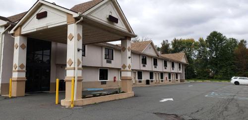 Hightstown Hotel | Pet-Friendly Motel 6 East Windsor: Family Welcoming Escape