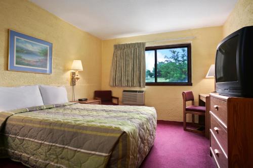 Eau Claire Hotel | Budget-Friendly Motel 6 in Eau Claire, WI - Pet Friendly Stays