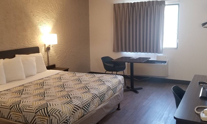 Elk Grove Village Hotel | Comfortable Lodging at Motel 6 Elk Grove Village, IL