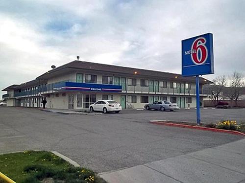 East Ely Hotel | Comfortable Stay at Motel 6-Ely, NV with Pool & Pets Welcome