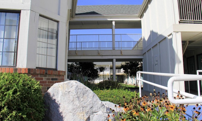 Enfield Hotel | Budget-Friendly Motel 6 in Enfield, CT with Free Breakfast