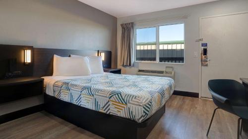 Eureka Hotel | Pet-Friendly Stay at Motel 6-Eureka, CA Redwood Coast
