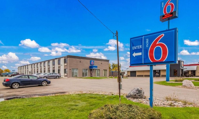 Fargo Hotel | Comfortable Stay at Motel 6 Fargo - Pet Friendly & Accessible