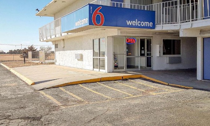 Goodland Hotel | Pet-Friendly Stay at Motel 6 in Goodland, KS