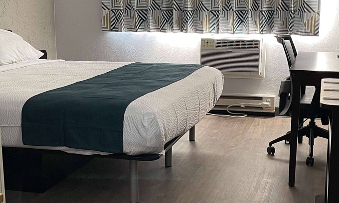 Ashwaubenon Hotel | Budget-Friendly Motel 6 in Green Bay, WI - Near Lambeau
