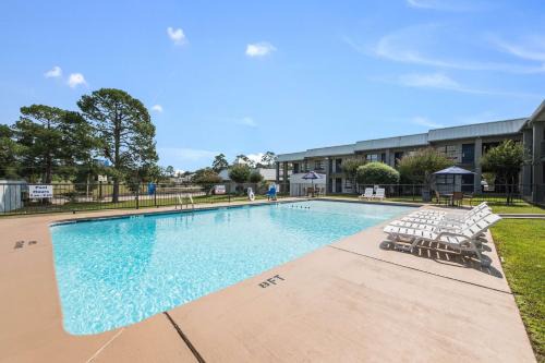 Kilgore Hotel | Budget-Friendly Motel 6 in Kilgore, TX with Pool & Pets