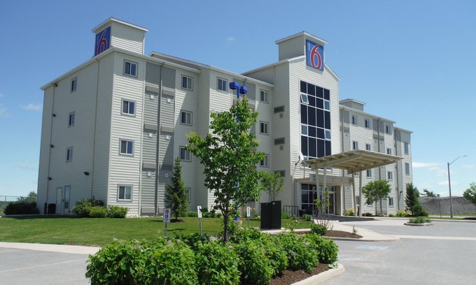 Kingston Hotel | Top-Rated Motel 6 Kingston: Family-Friendly & Wheelchair Access