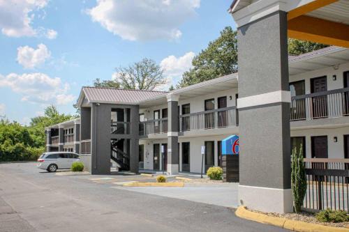Knoxville Hotel | Convenient Motel 6 Knoxville, TN - East: Family & Pet Friendly