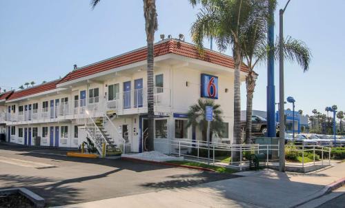 La Mesa Hotel | Budget-Friendly Motel 6 in La Mesa, CA - Family & Pet Friendly